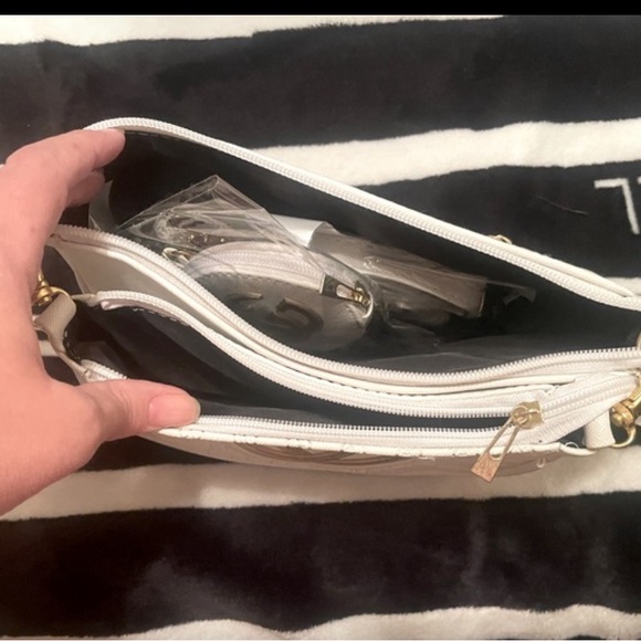 3 Piece Designer Inspired crossbody with adjustable strap. - Picture 6 of 6